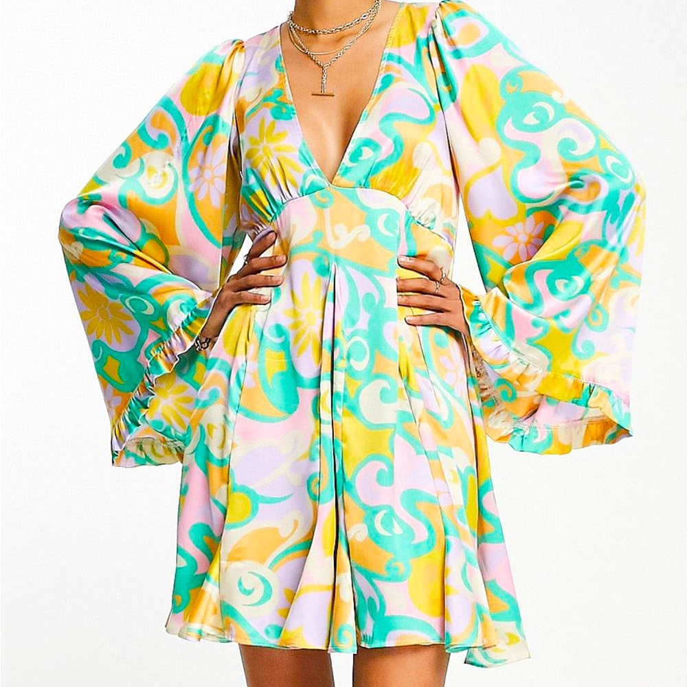Beautiful spring/summer dress.